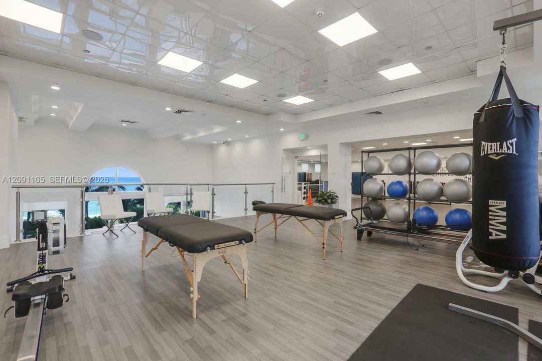For Sale: $1,849,000 (2 beds, 2 baths, 1380 Square Feet)