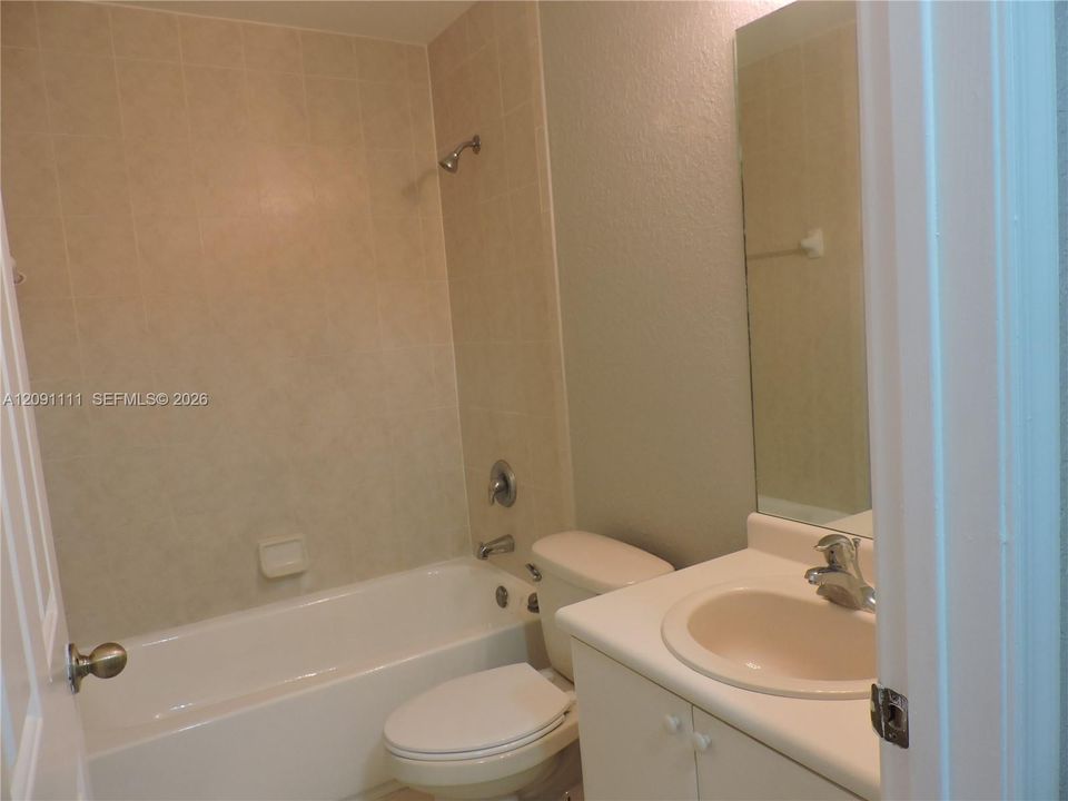 For Rent: $2,100 (3 beds, 2 baths, 1302 Square Feet)