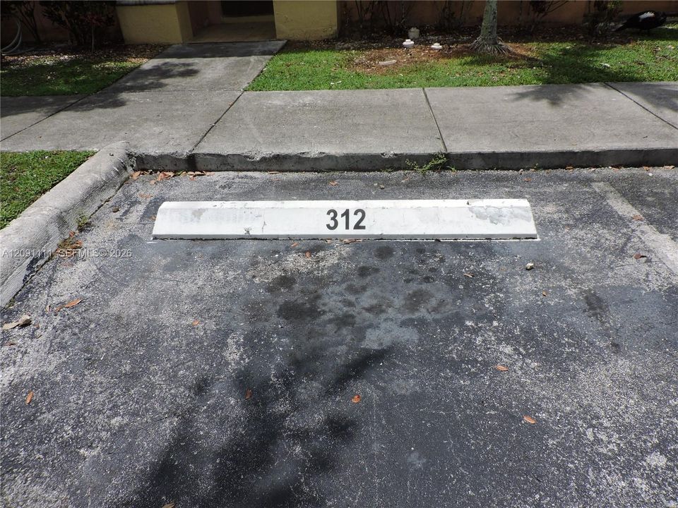 For Rent: $2,100 (3 beds, 2 baths, 1302 Square Feet)