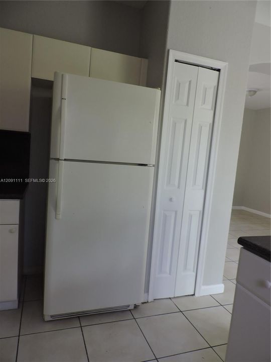 For Rent: $2,100 (3 beds, 2 baths, 1302 Square Feet)