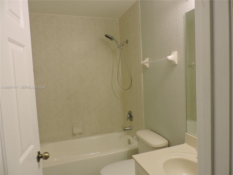 For Rent: $2,100 (3 beds, 2 baths, 1302 Square Feet)