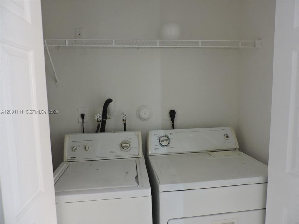 For Rent: $2,100 (3 beds, 2 baths, 1302 Square Feet)