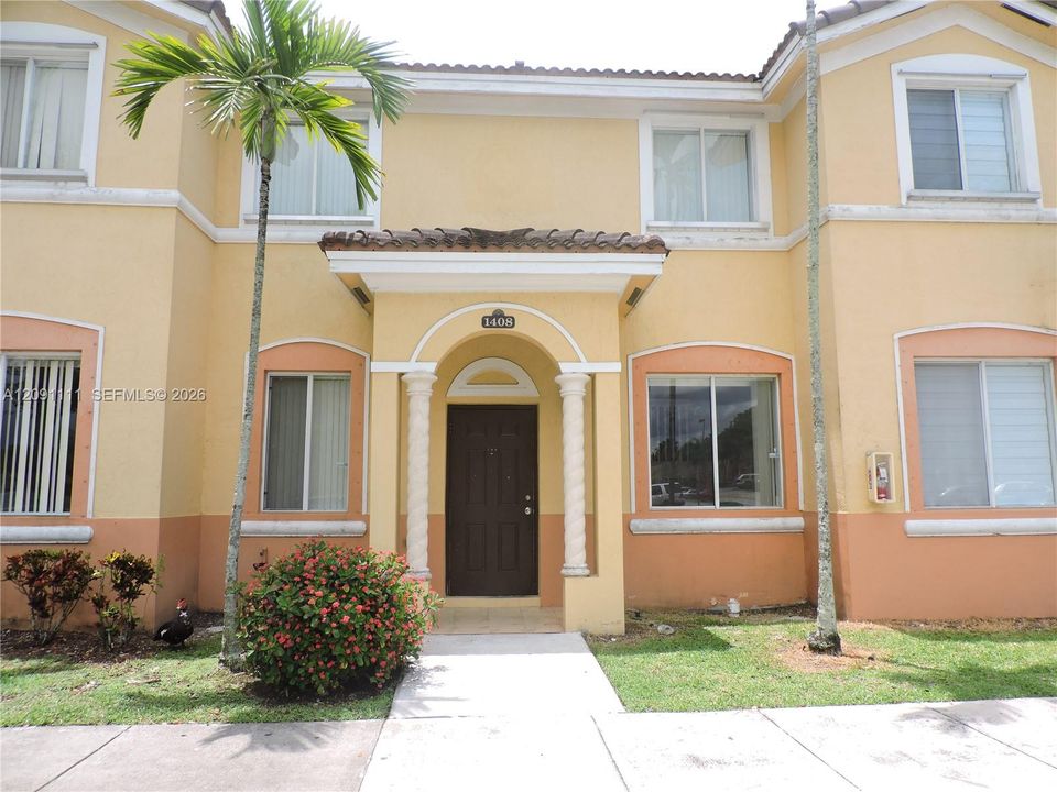 For Rent: $2,100 (3 beds, 2 baths, 1302 Square Feet)
