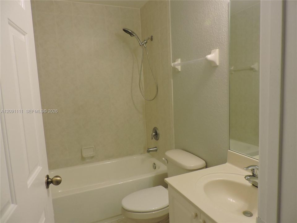 For Rent: $2,100 (3 beds, 2 baths, 1302 Square Feet)