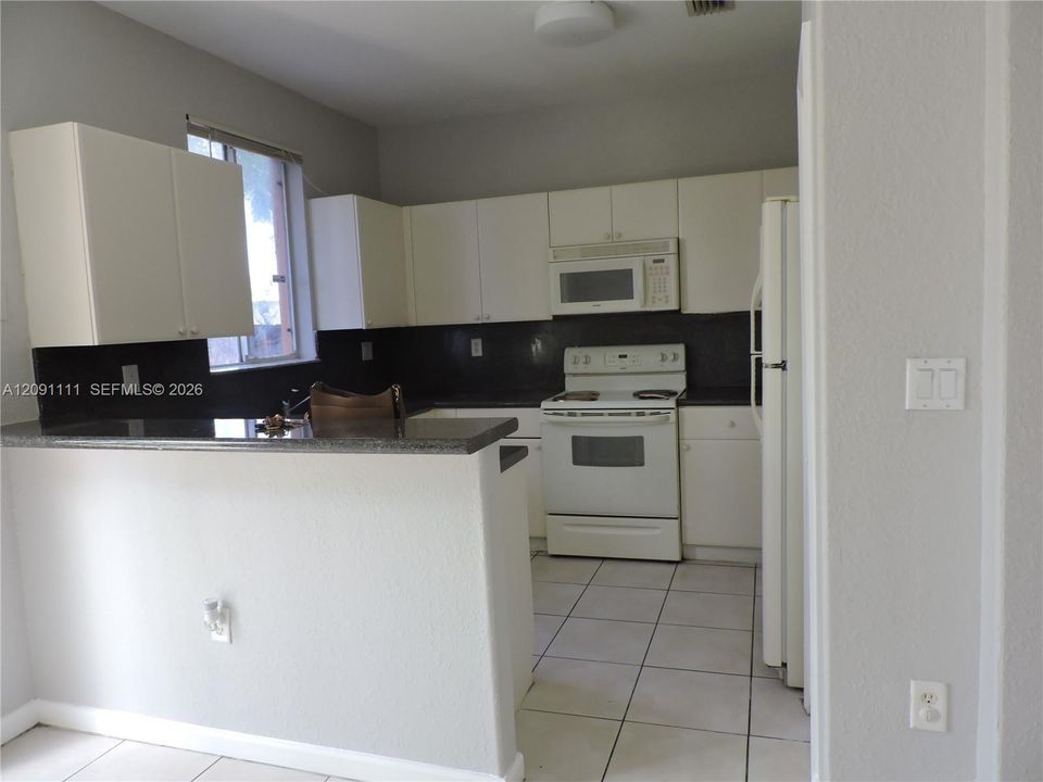 For Rent: $2,100 (3 beds, 2 baths, 1302 Square Feet)