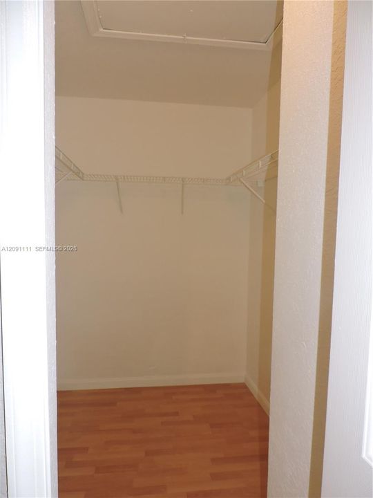 For Rent: $2,100 (3 beds, 2 baths, 1302 Square Feet)