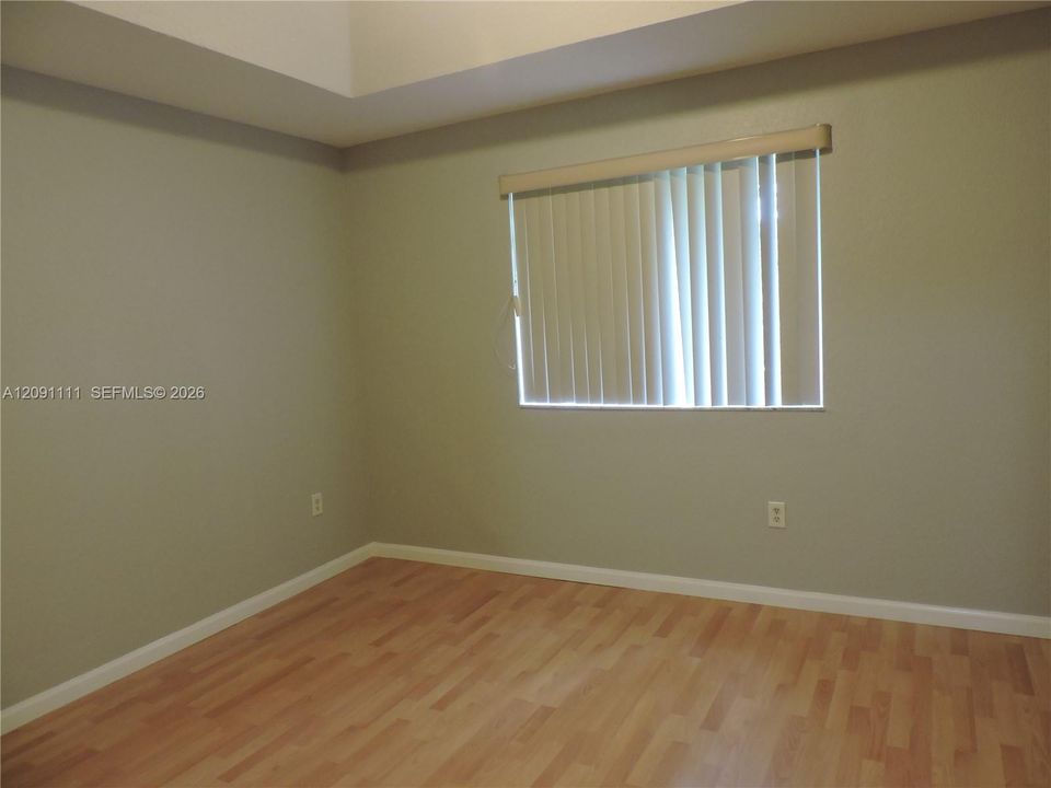 For Rent: $2,100 (3 beds, 2 baths, 1302 Square Feet)