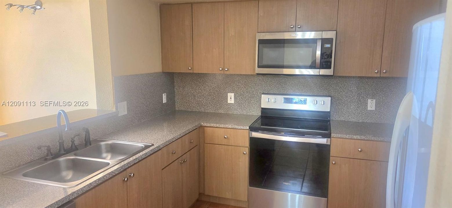 В аренду: $2,850 (3 спален, 2 ванн, 1305 Квадратных фут)