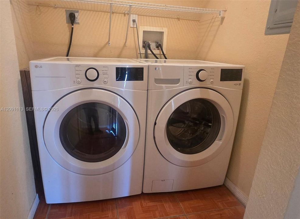 В аренду: $2,850 (3 спален, 2 ванн, 1305 Квадратных фут)