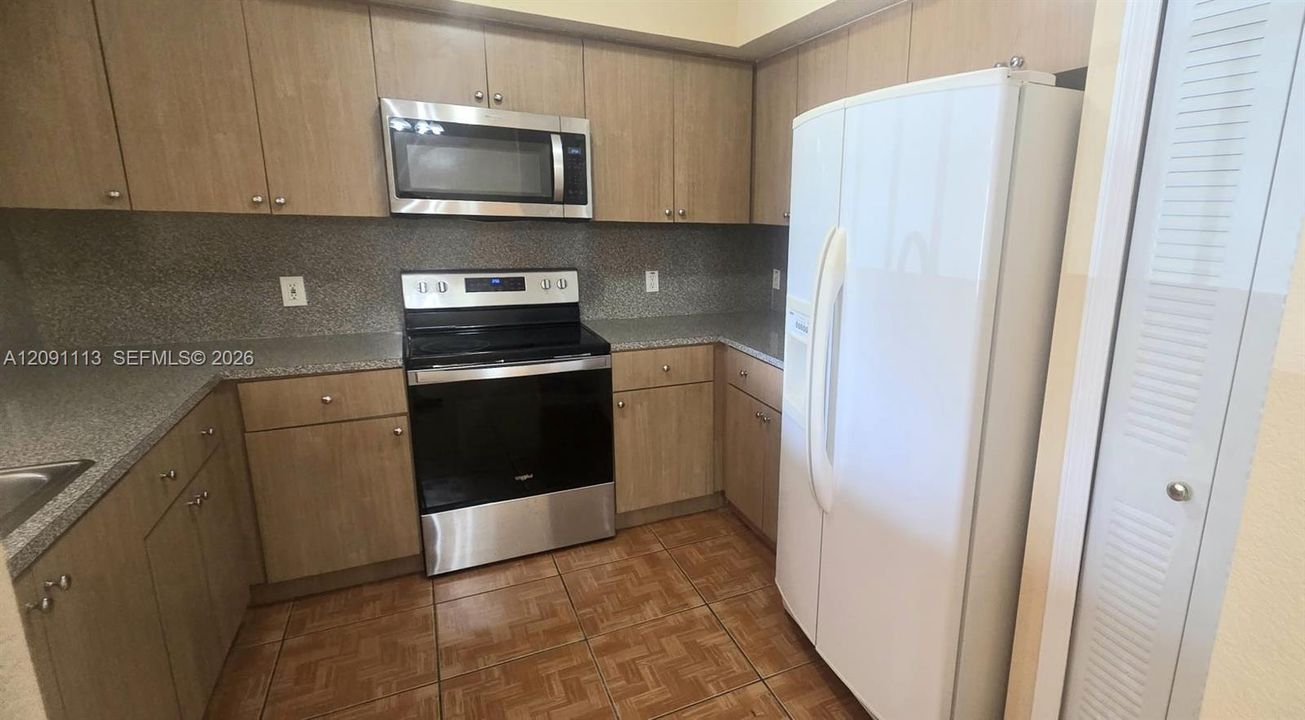 В аренду: $2,850 (3 спален, 2 ванн, 1305 Квадратных фут)