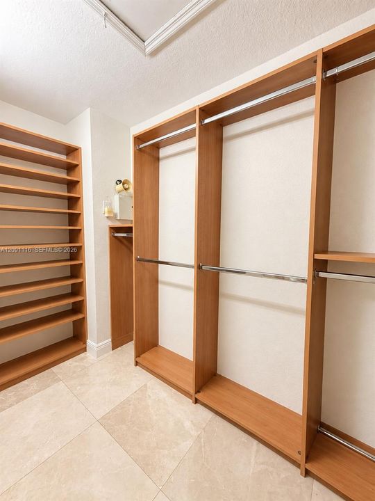 For Rent: $3,400 (3 beds, 2 baths, 1566 Square Feet)
