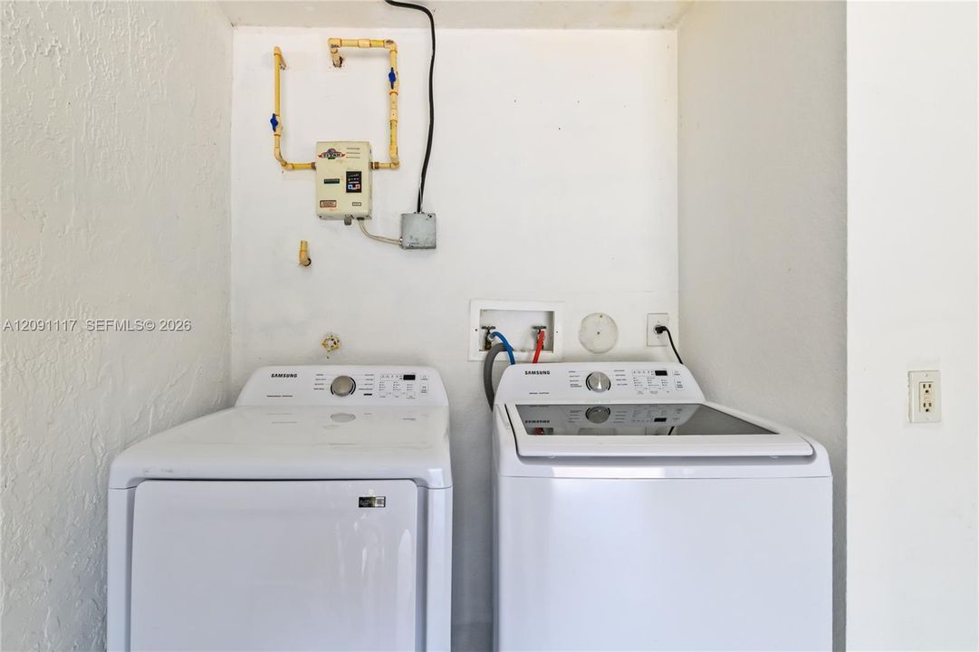 На продажу: $499,500 (2 спален, 2 ванн, 1005 Квадратных фут)