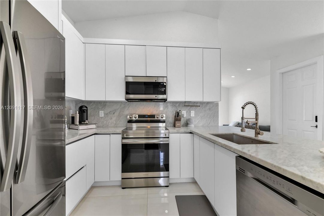 На продажу: $499,500 (2 спален, 2 ванн, 1005 Квадратных фут)