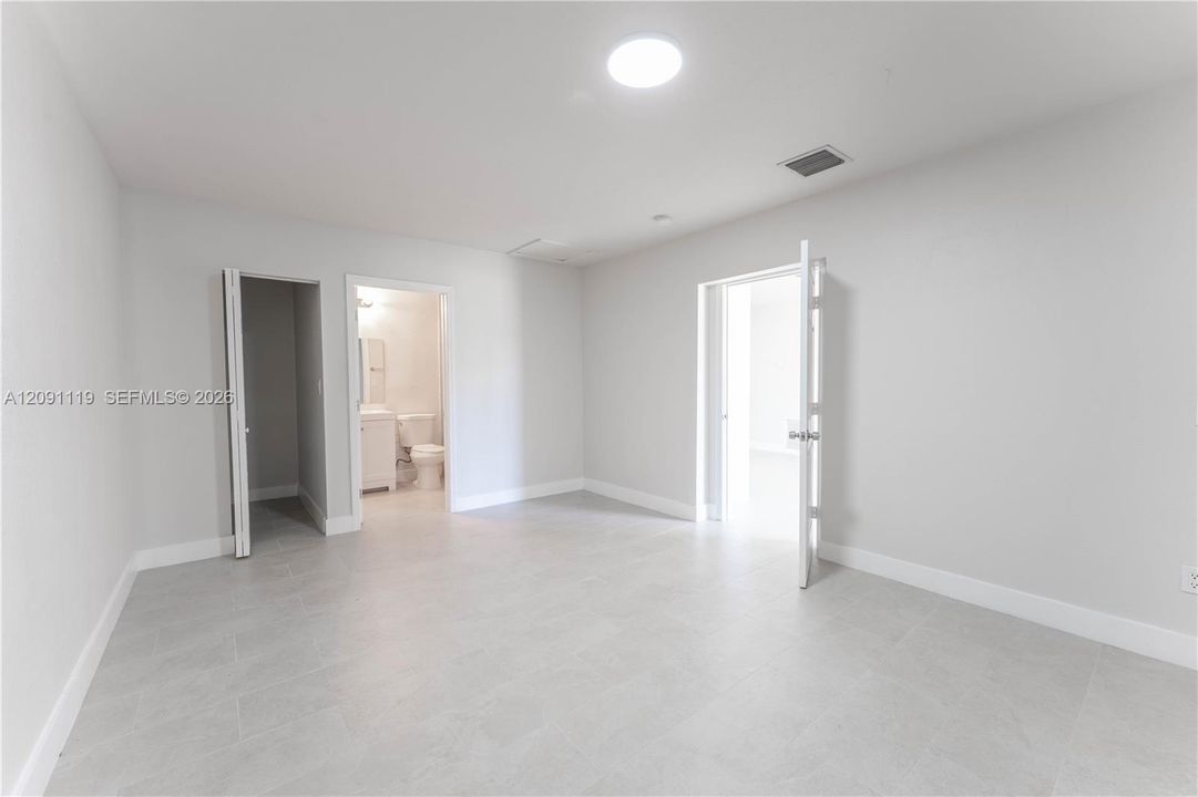 For Rent: $3,350 (4 beds, 2 baths, 1219 Square Feet)