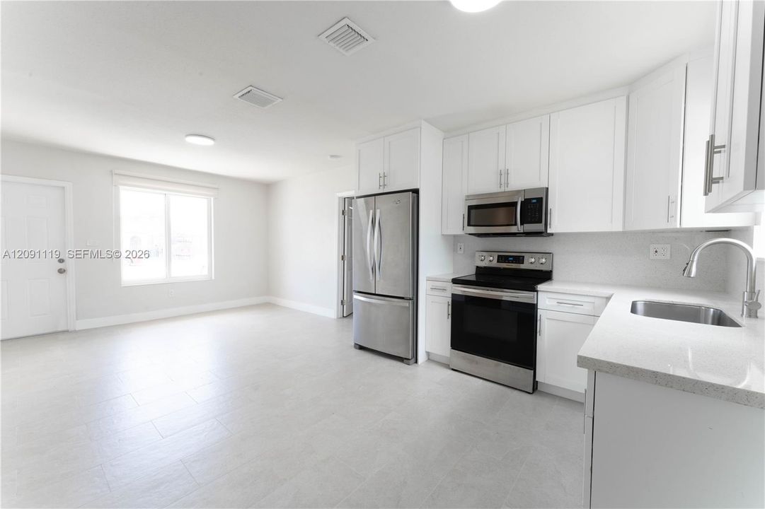For Rent: $3,350 (4 beds, 2 baths, 1219 Square Feet)