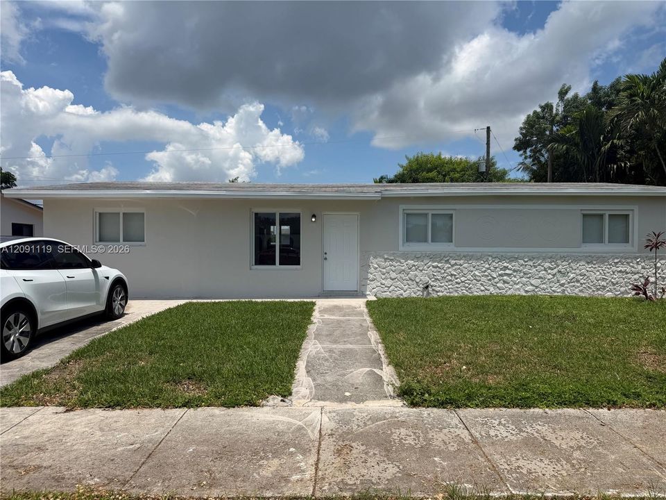 For Rent: $3,350 (4 beds, 2 baths, 1219 Square Feet)