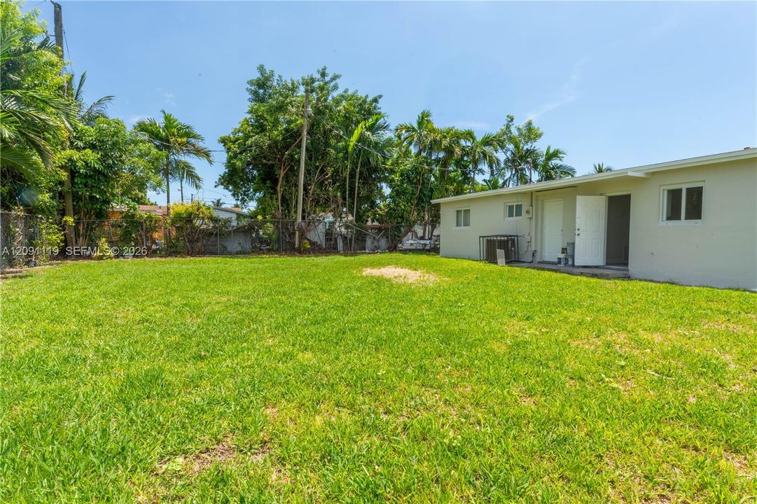 For Rent: $3,350 (4 beds, 2 baths, 1219 Square Feet)
