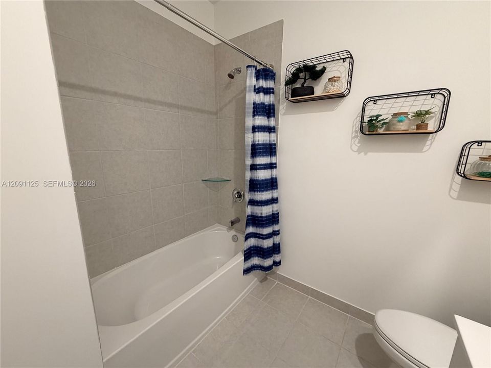 For Rent: $3,000 (4 beds, 2 baths, 1820 Square Feet)