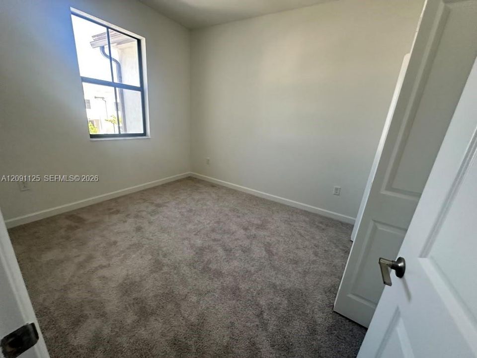 For Rent: $3,000 (4 beds, 2 baths, 1820 Square Feet)