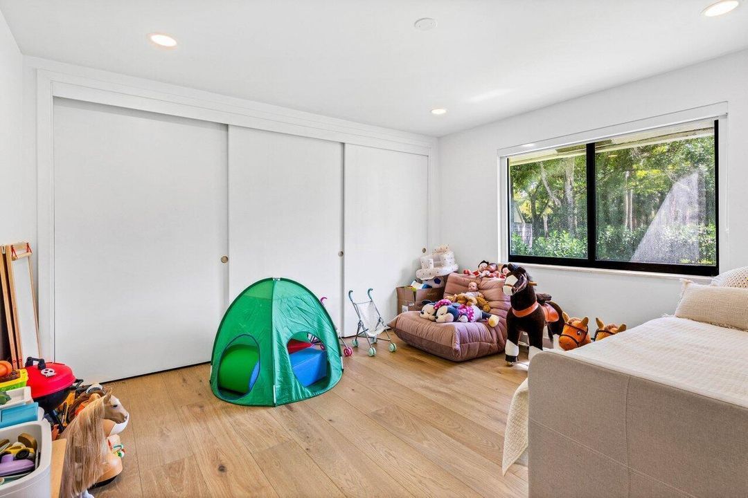 Additional bedroom