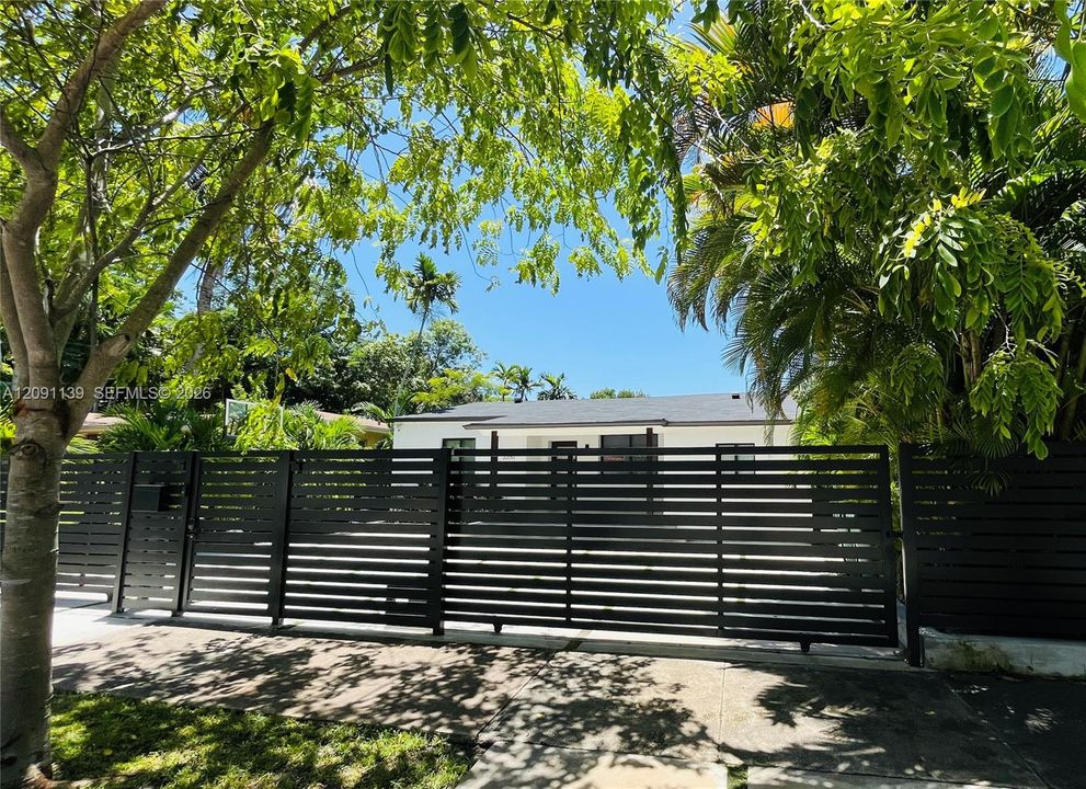 En Renta: $7,300 (4 camas, 4 baños, 2700 Pies cuadrados)