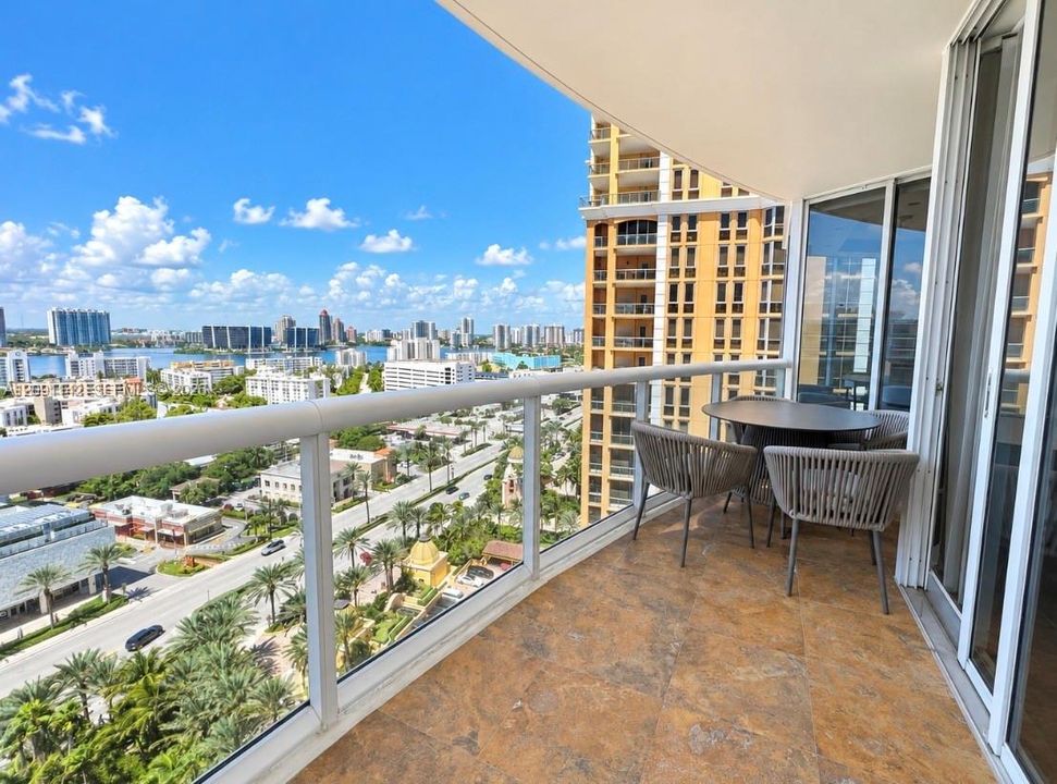 В аренду: $17,000 (3 спален, 3 ванн, 2090 Квадратных фут)
