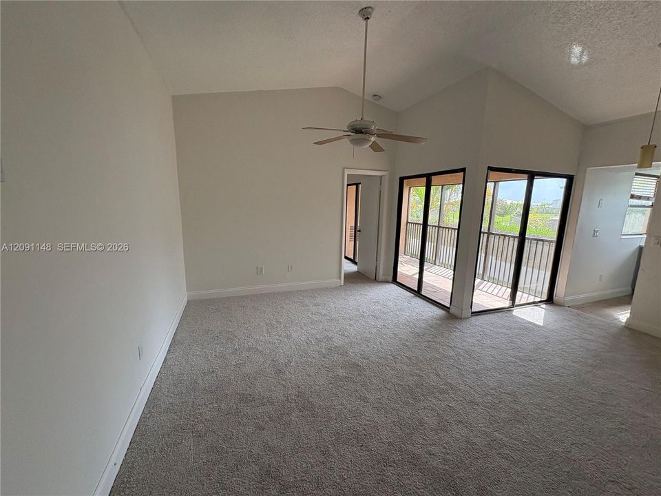 В аренду: $1,800 (2 спален, 1 ванн, 863 Квадратных фут)