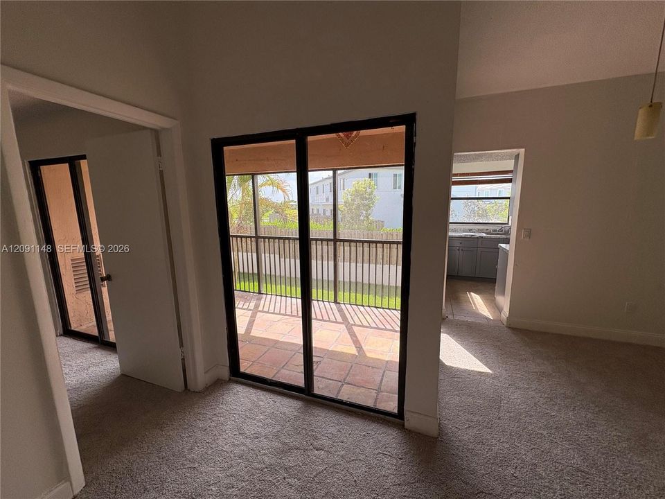В аренду: $1,800 (2 спален, 1 ванн, 863 Квадратных фут)
