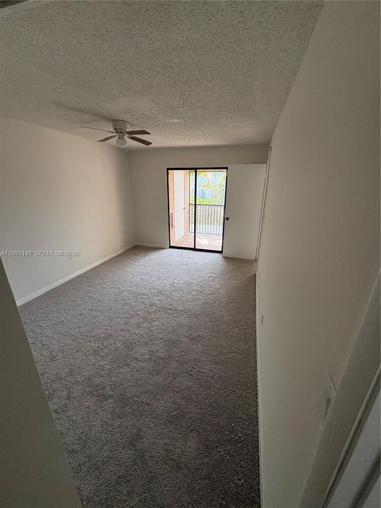 В аренду: $1,800 (2 спален, 1 ванн, 863 Квадратных фут)