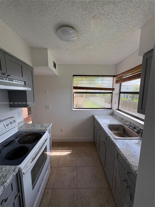 В аренду: $1,800 (2 спален, 1 ванн, 863 Квадратных фут)