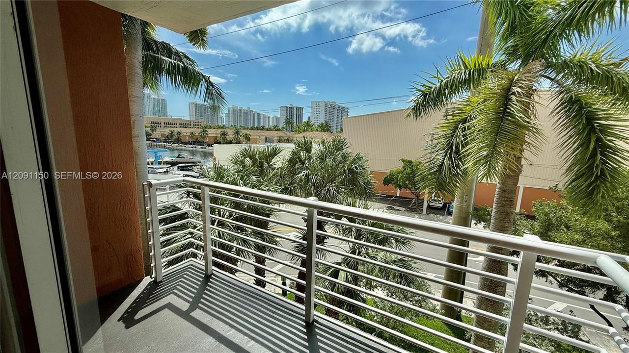 For Rent: $2,950 (2 beds, 2 baths, 1071 Square Feet)
