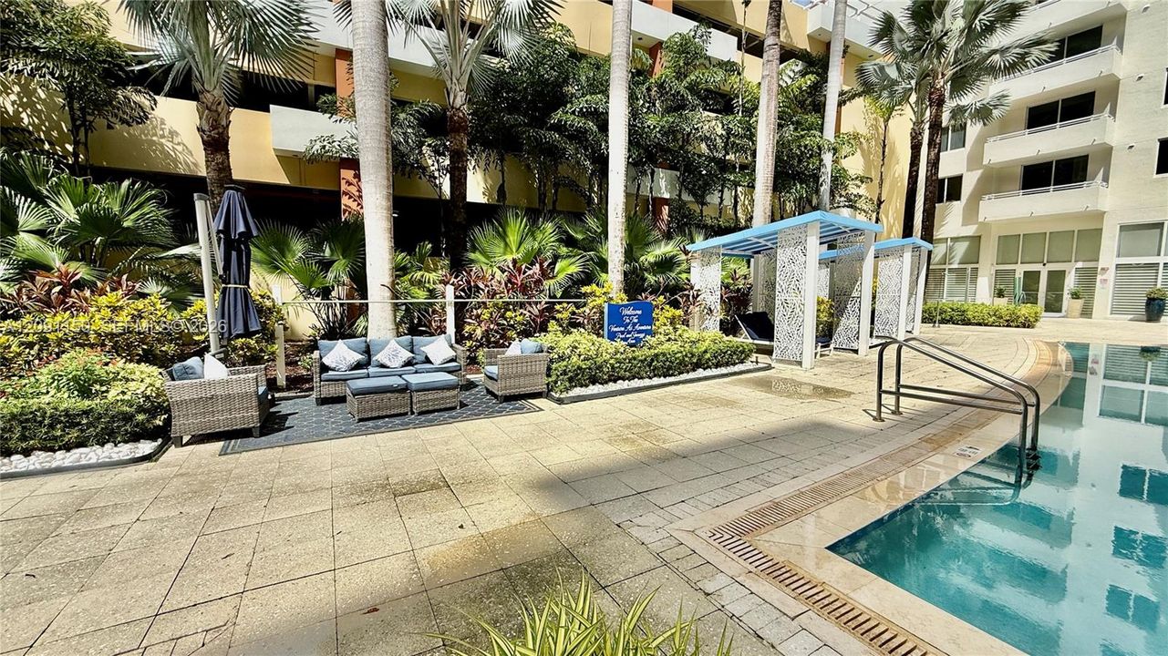 For Rent: $2,950 (2 beds, 2 baths, 1071 Square Feet)