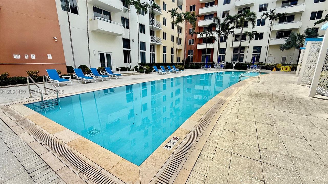 For Rent: $2,950 (2 beds, 2 baths, 1071 Square Feet)