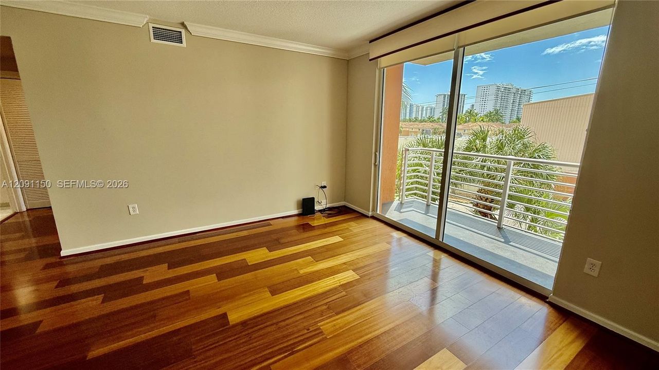 For Rent: $2,950 (2 beds, 2 baths, 1071 Square Feet)