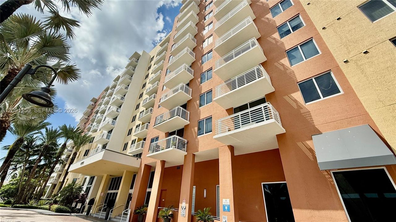 For Rent: $2,950 (2 beds, 2 baths, 1071 Square Feet)