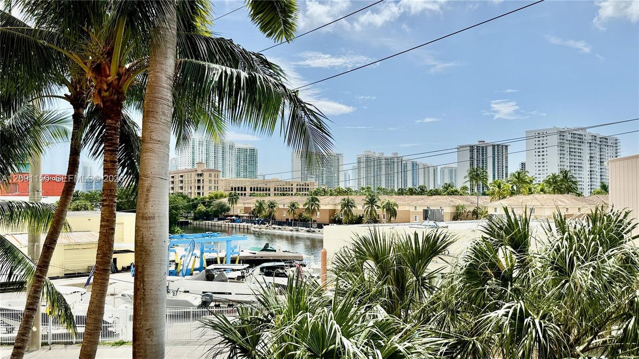 For Rent: $2,950 (2 beds, 2 baths, 1071 Square Feet)