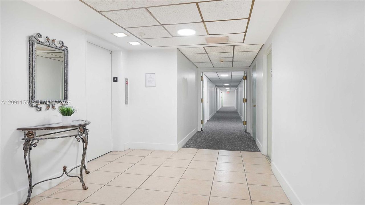 На продажу: $295,000 (2 спален, 2 ванн, 1217 Квадратных фут)
