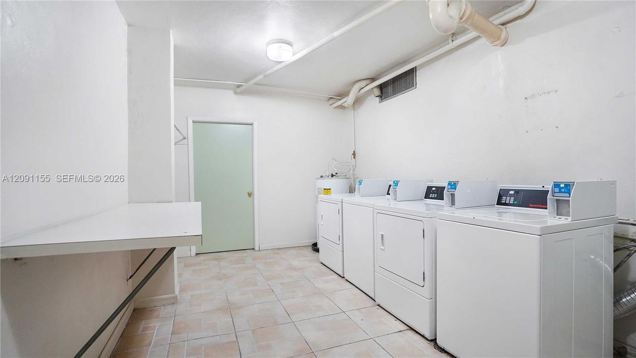 На продажу: $295,000 (2 спален, 2 ванн, 1217 Квадратных фут)