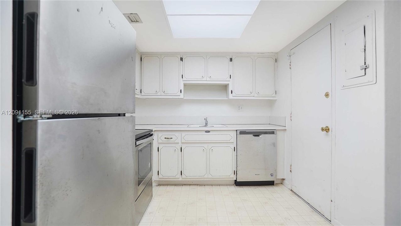 На продажу: $295,000 (2 спален, 2 ванн, 1217 Квадратных фут)
