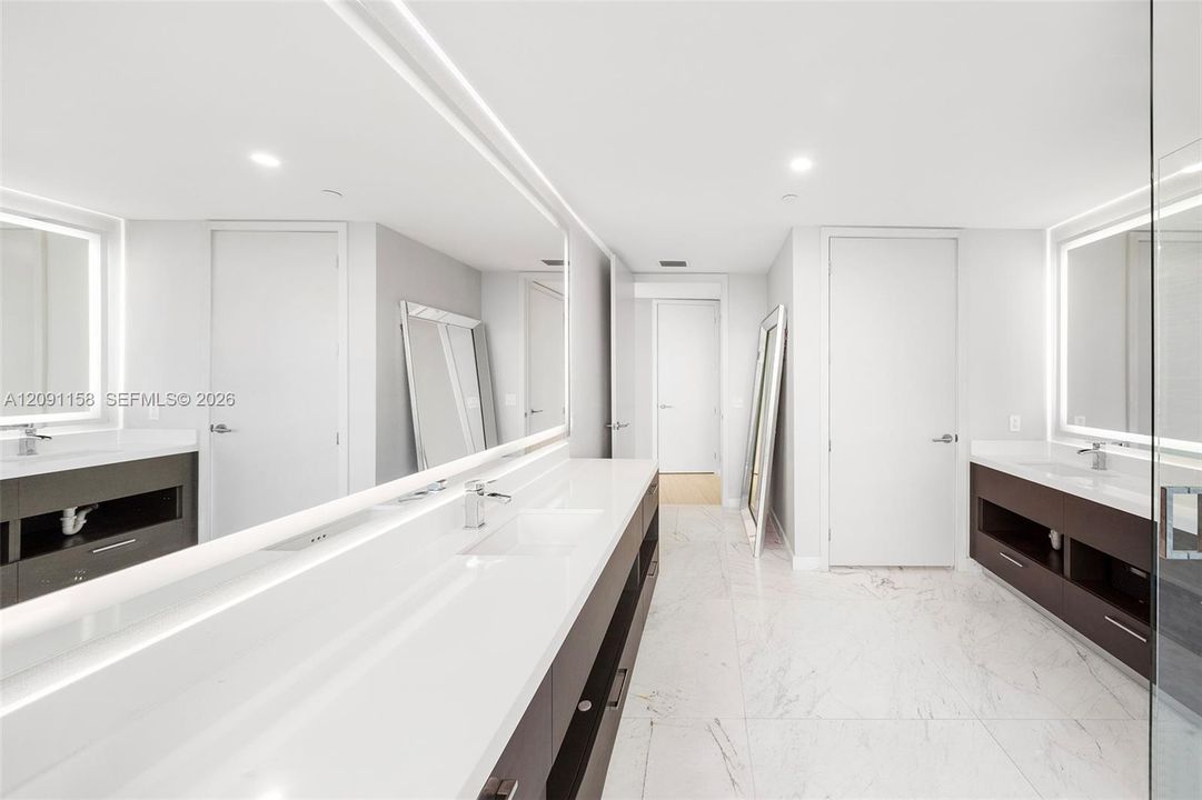 For Rent: $24,000 (5 beds, 5 baths, 3312 Square Feet)