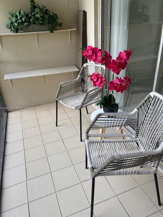 For Sale: $167,900 (2 beds, 2 baths, 949 Square Feet)
