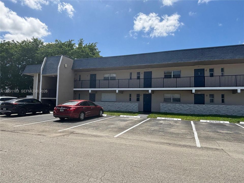 For Sale: $167,900 (2 beds, 2 baths, 949 Square Feet)