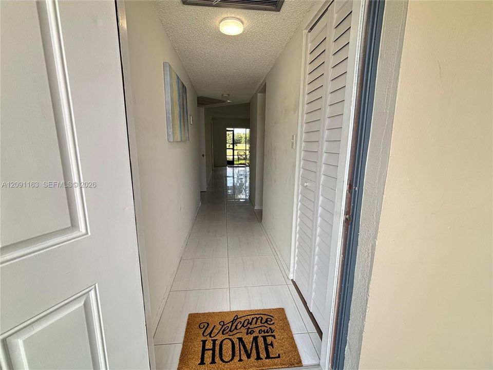 For Sale: $167,900 (2 beds, 2 baths, 949 Square Feet)