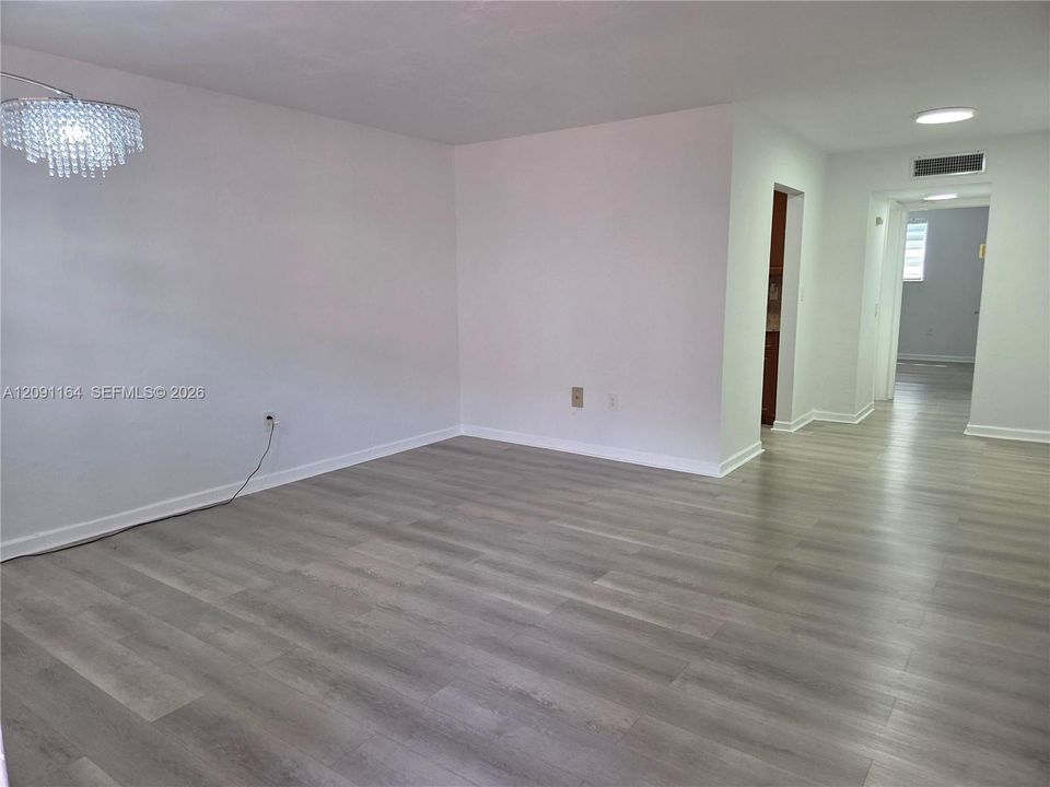 For Sale: $169,995 (1 beds, 1 baths, 596 Square Feet)