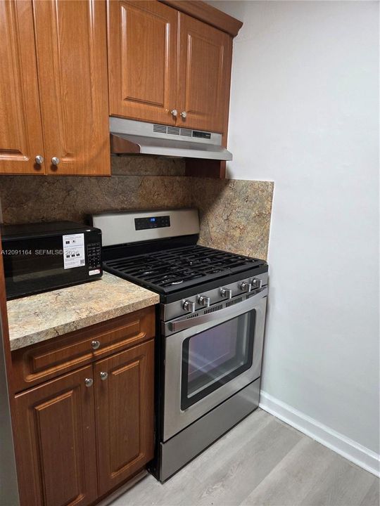 For Sale: $169,995 (1 beds, 1 baths, 596 Square Feet)