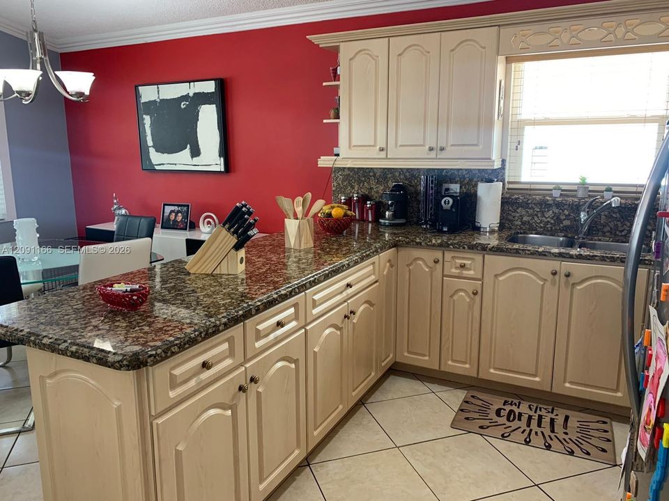 For Sale: $565,000 (3 beds, 2 baths, 1414 Square Feet)