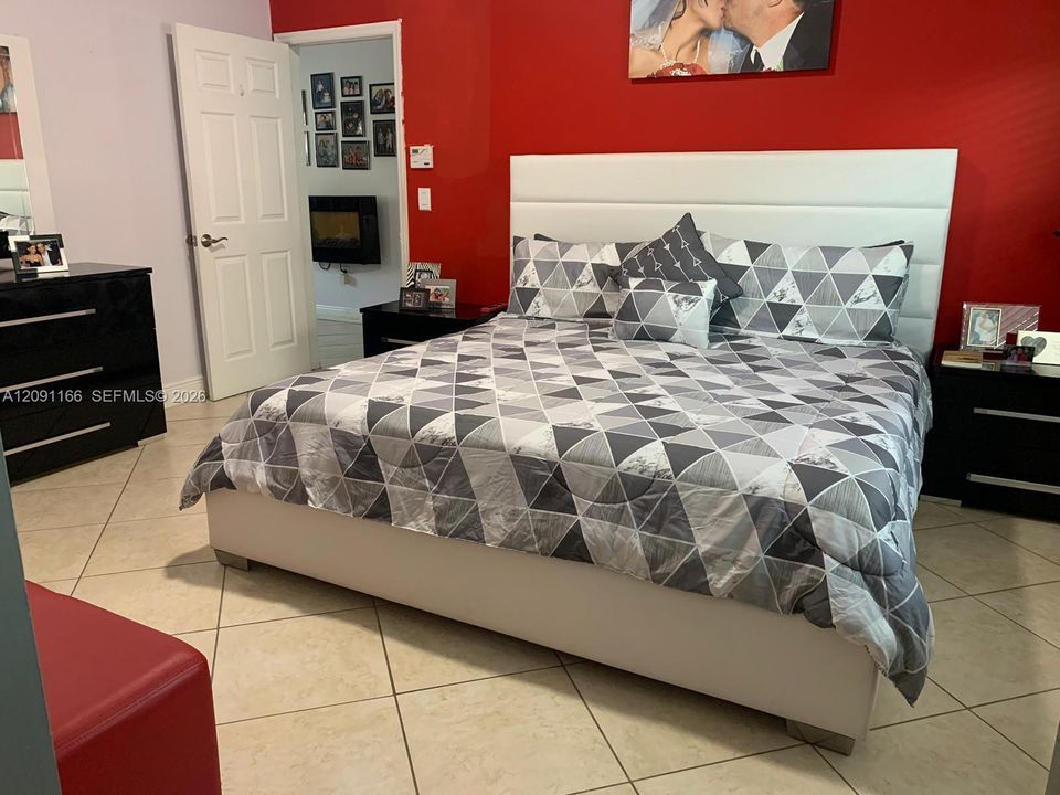 For Sale: $565,000 (3 beds, 2 baths, 1414 Square Feet)