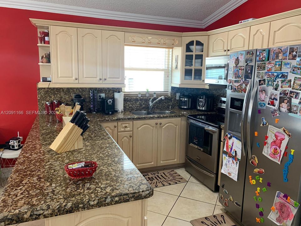 For Sale: $565,000 (3 beds, 2 baths, 1414 Square Feet)