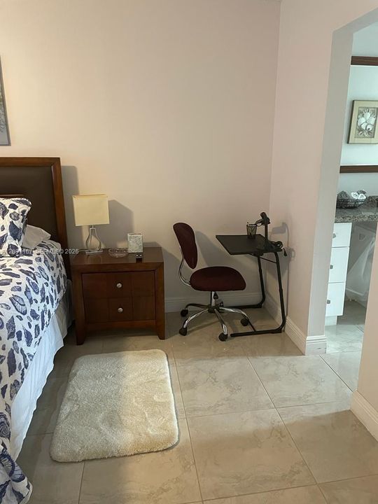 出租: $3,650 (1 贝兹, 1 浴室, 850 平方英尺)