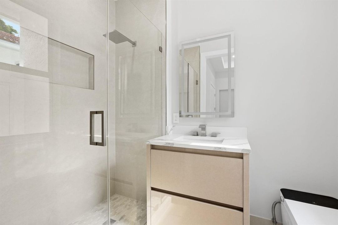 9-web-or-mls-7695_Villa_D_Este_Way_07830
